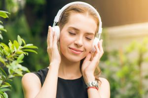 Wellness Evidence Study: Music Therapy as Powerful as a Sedative in Reducing Anxiety before Surgery