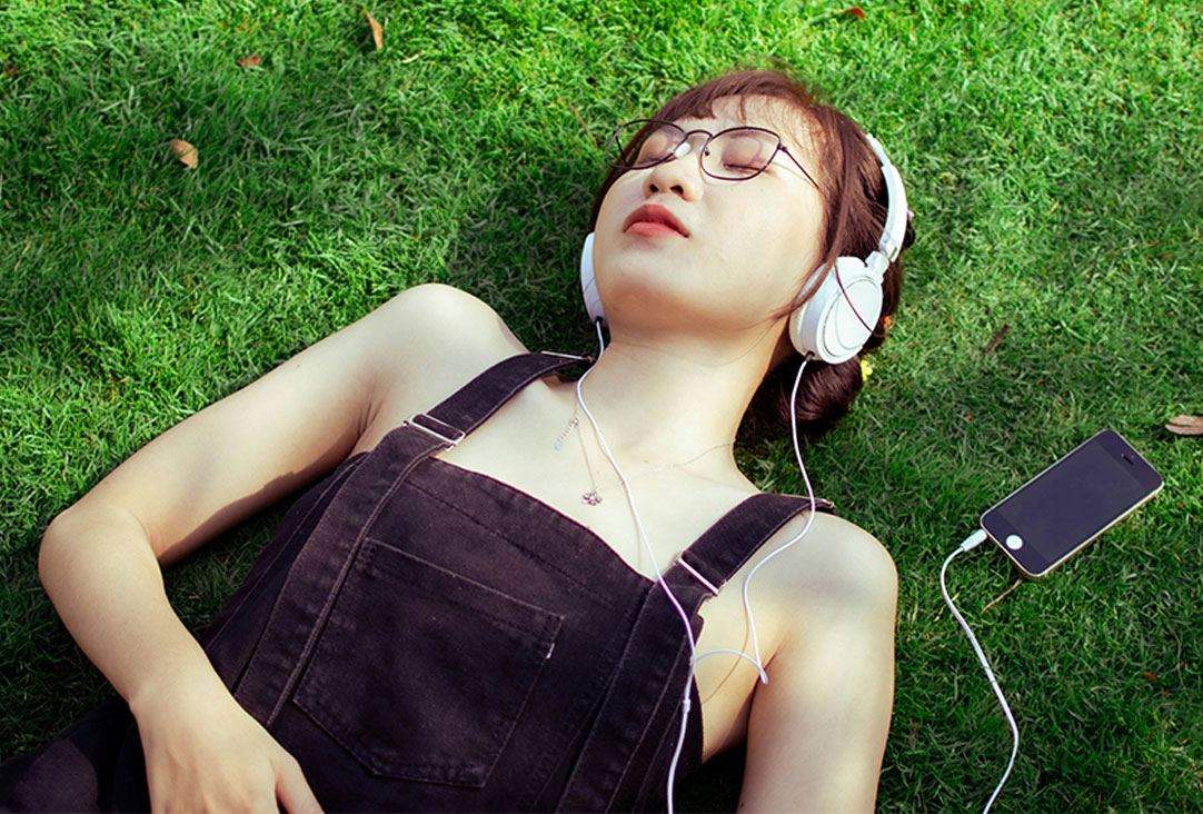 Study Finds Listening to Music Regularly Linked with 39% Decrease in Dementia